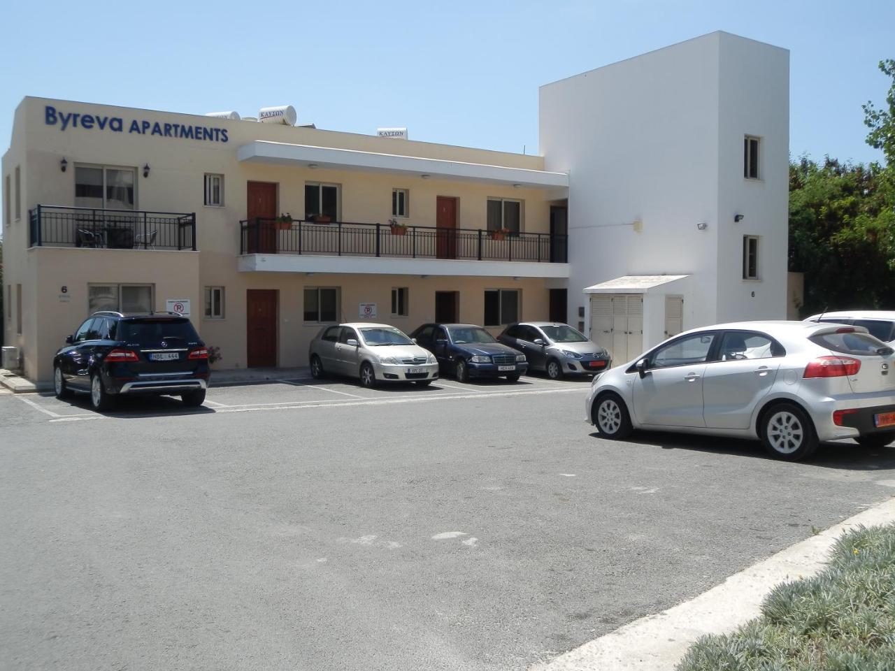 Byreva Apartments Paphos Exterior foto